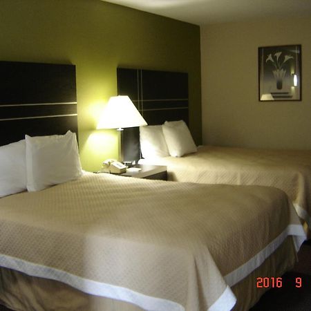 Days Inn Oil City Conference Center Экстерьер фото