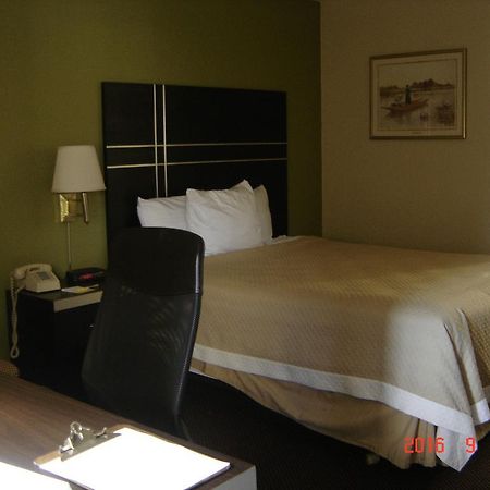 Days Inn Oil City Conference Center Экстерьер фото