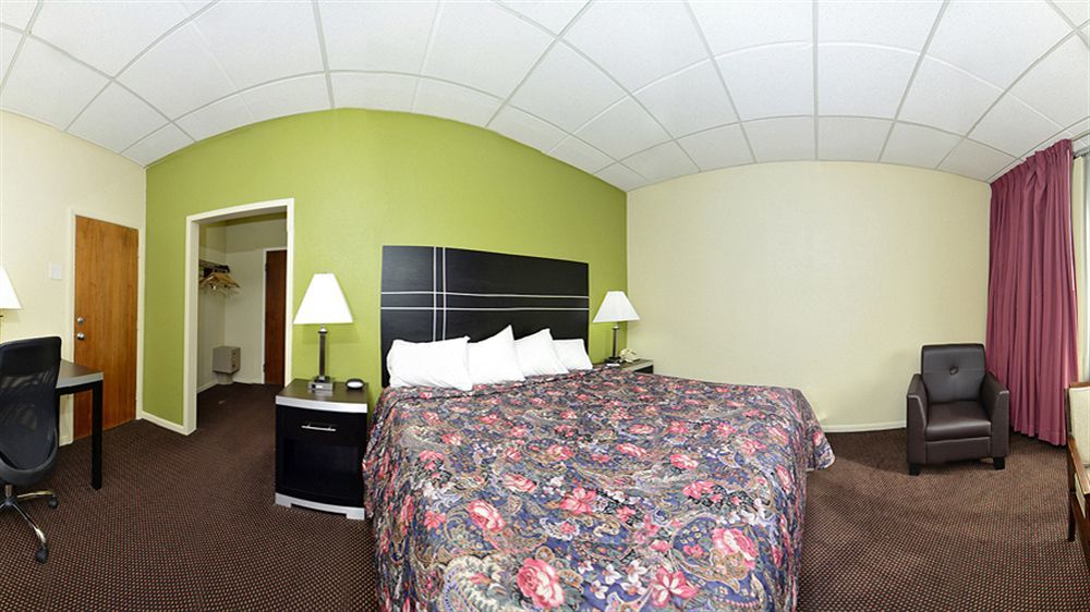 Days Inn Oil City Conference Center Экстерьер фото