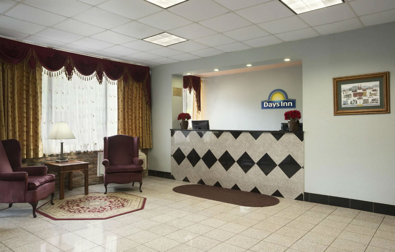 Days Inn Oil City Conference Center Экстерьер фото