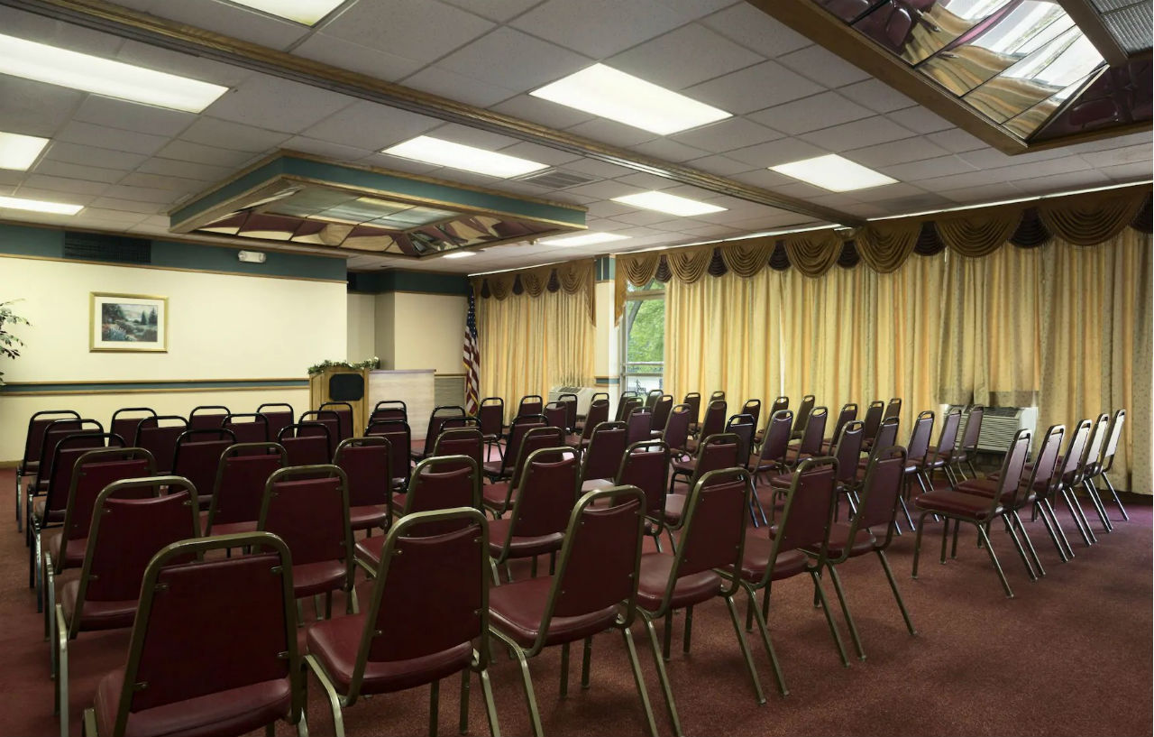 Days Inn Oil City Conference Center Экстерьер фото
