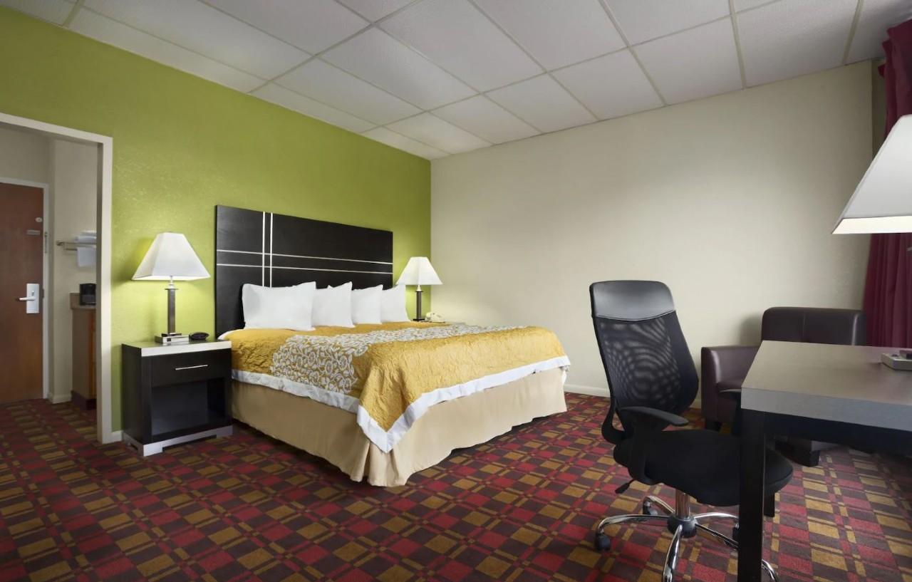 Days Inn Oil City Conference Center Экстерьер фото