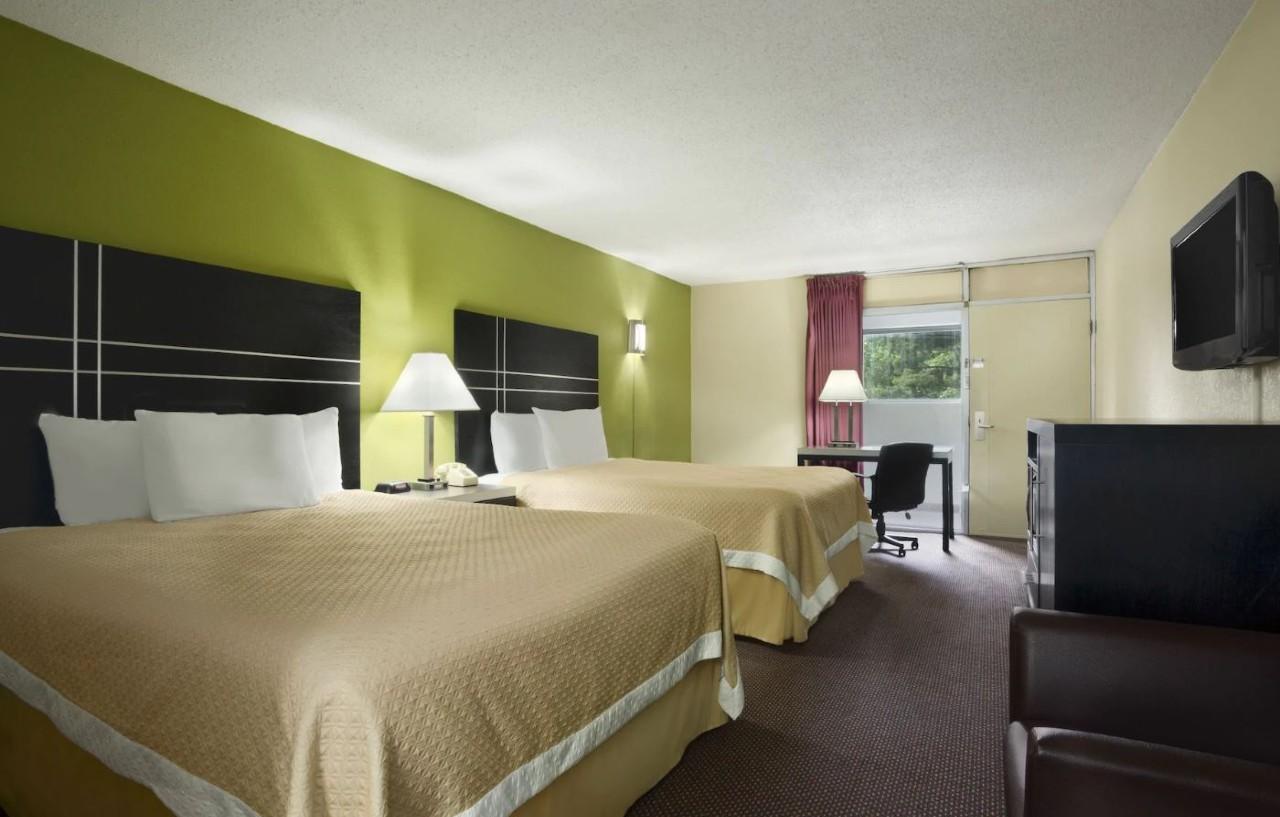 Days Inn Oil City Conference Center Экстерьер фото